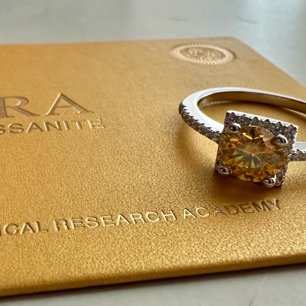 GRA Certified moissanite Ring size 8 - Picture 2 of 2